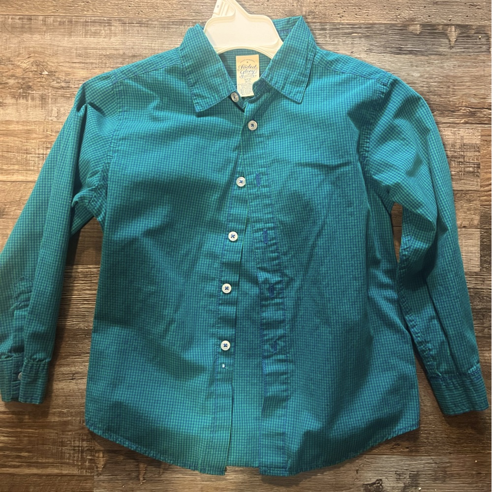 Boys button down long sleeve Faded glory shirt. Size small 6/7. Blue green plaid